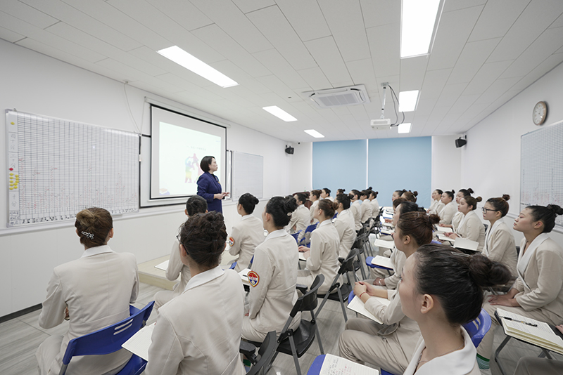 到哪里學(xué)美容？多途徑開啟美麗事業(yè)